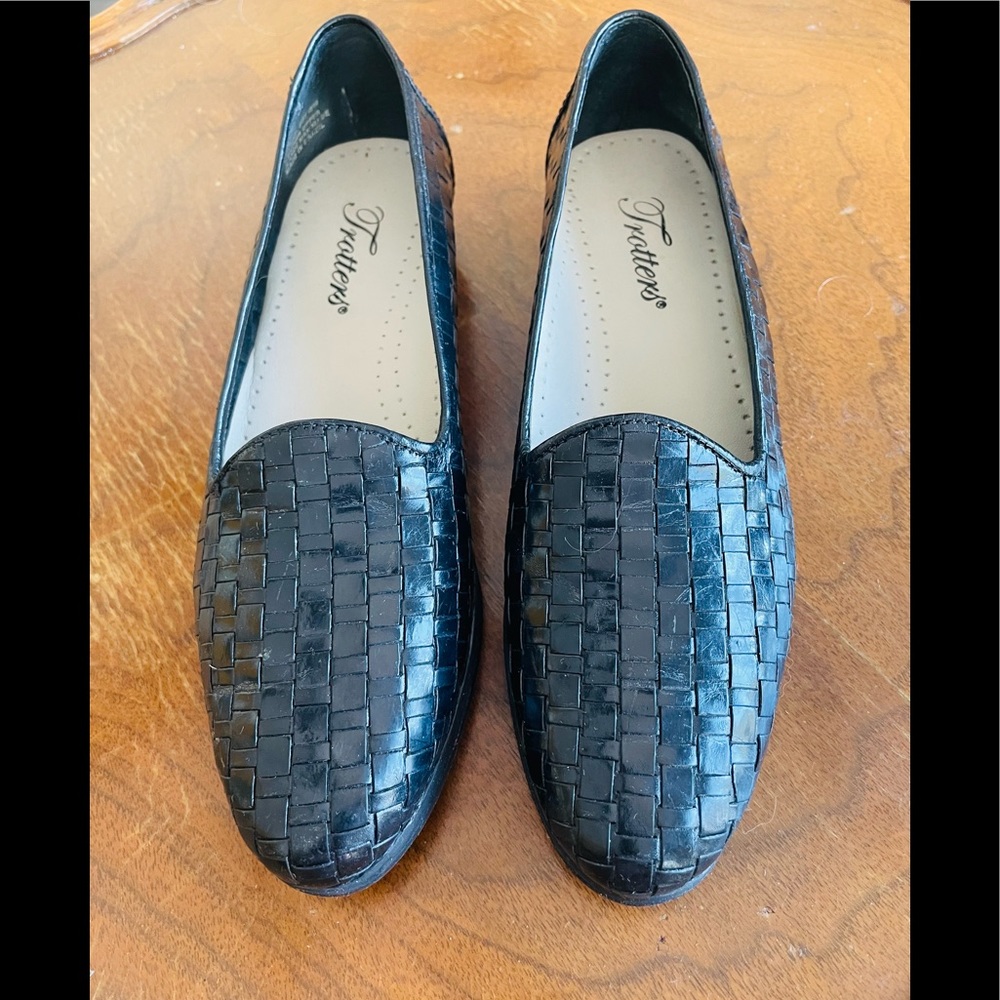 Trotters Liz loafer leather shoes size 6